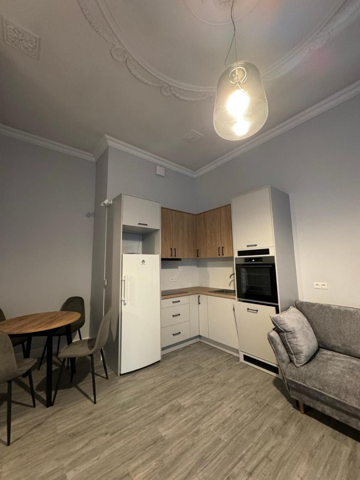 Nowogrodzka 6a 17 * Warschau